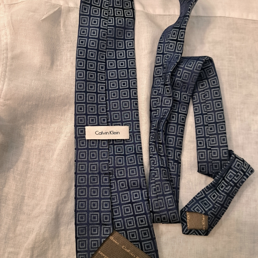 Calvin Klein 100% Silk Mens Dress Tie